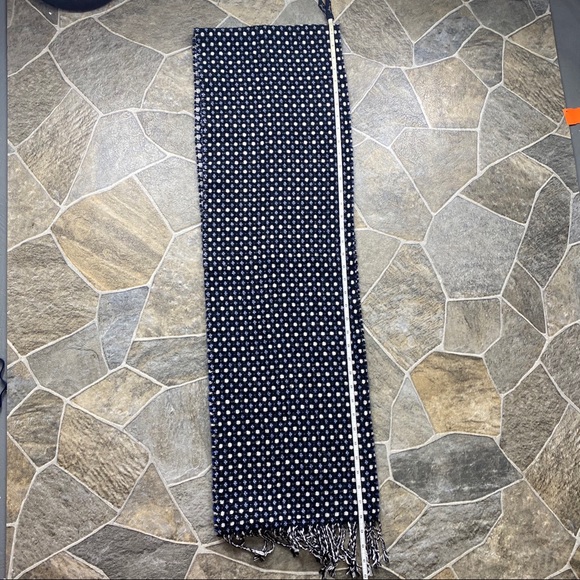 Banana Republic Scarf - Picture 9 of 10